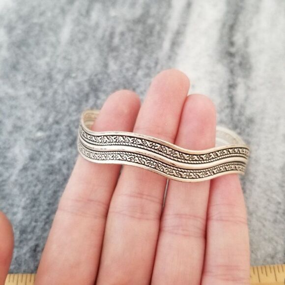 Vintage Silver Tone Wavy Cuff Bracelet, Textured Design, Estate - Picture 2 of 4
